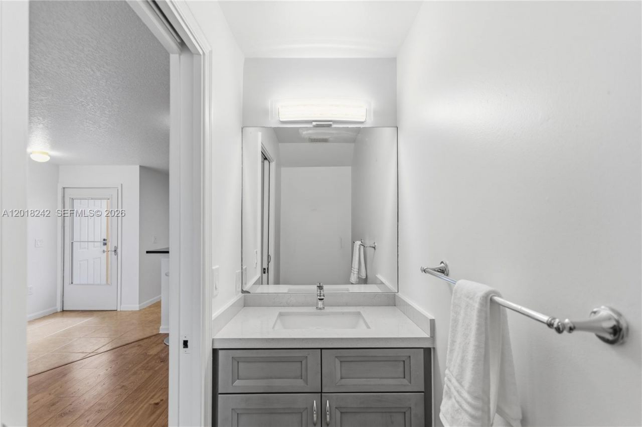 4065 Crystal Lake Dr, Deerfield Beach, FL 33064 Photo