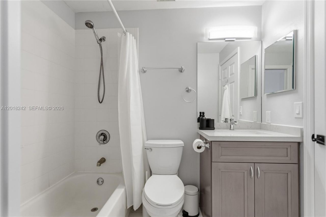 4065 Crystal Lake Dr, Deerfield Beach, FL 33064 Photo