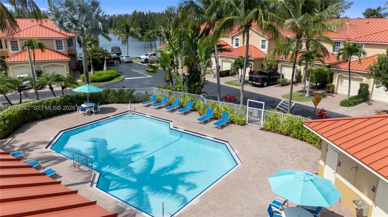 4065 Crystal Lake Dr, Deerfield Beach, FL 33064 Photo