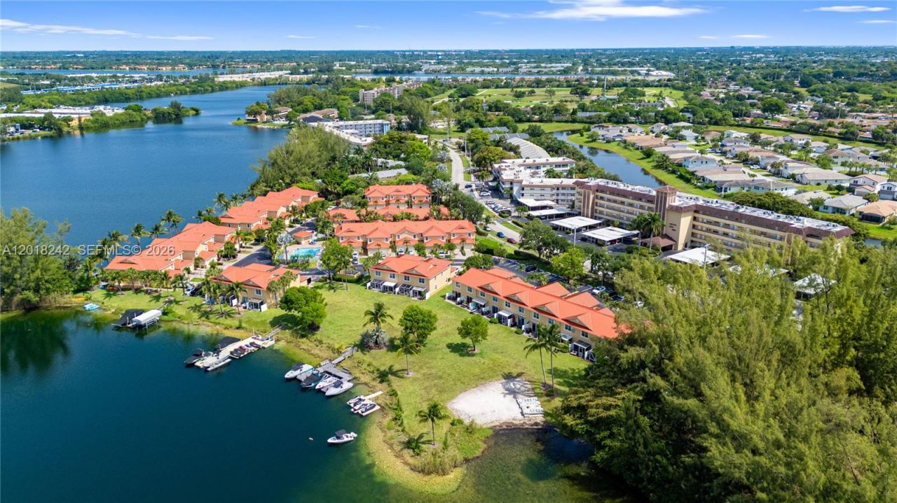 4065 Crystal Lake Dr, Deerfield Beach, FL 33064 Photo