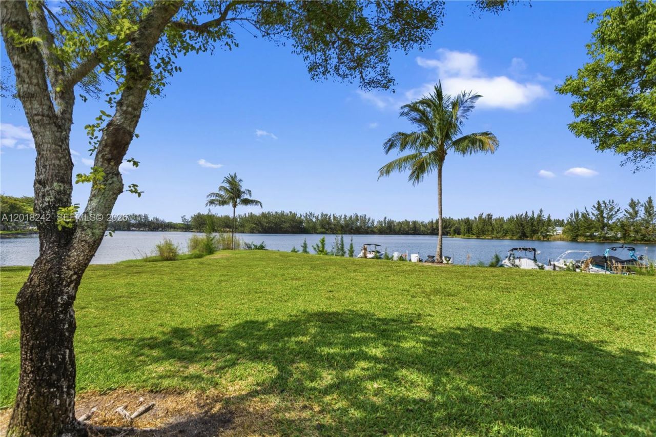 4065 Crystal Lake Dr, Deerfield Beach, FL 33064 Photo