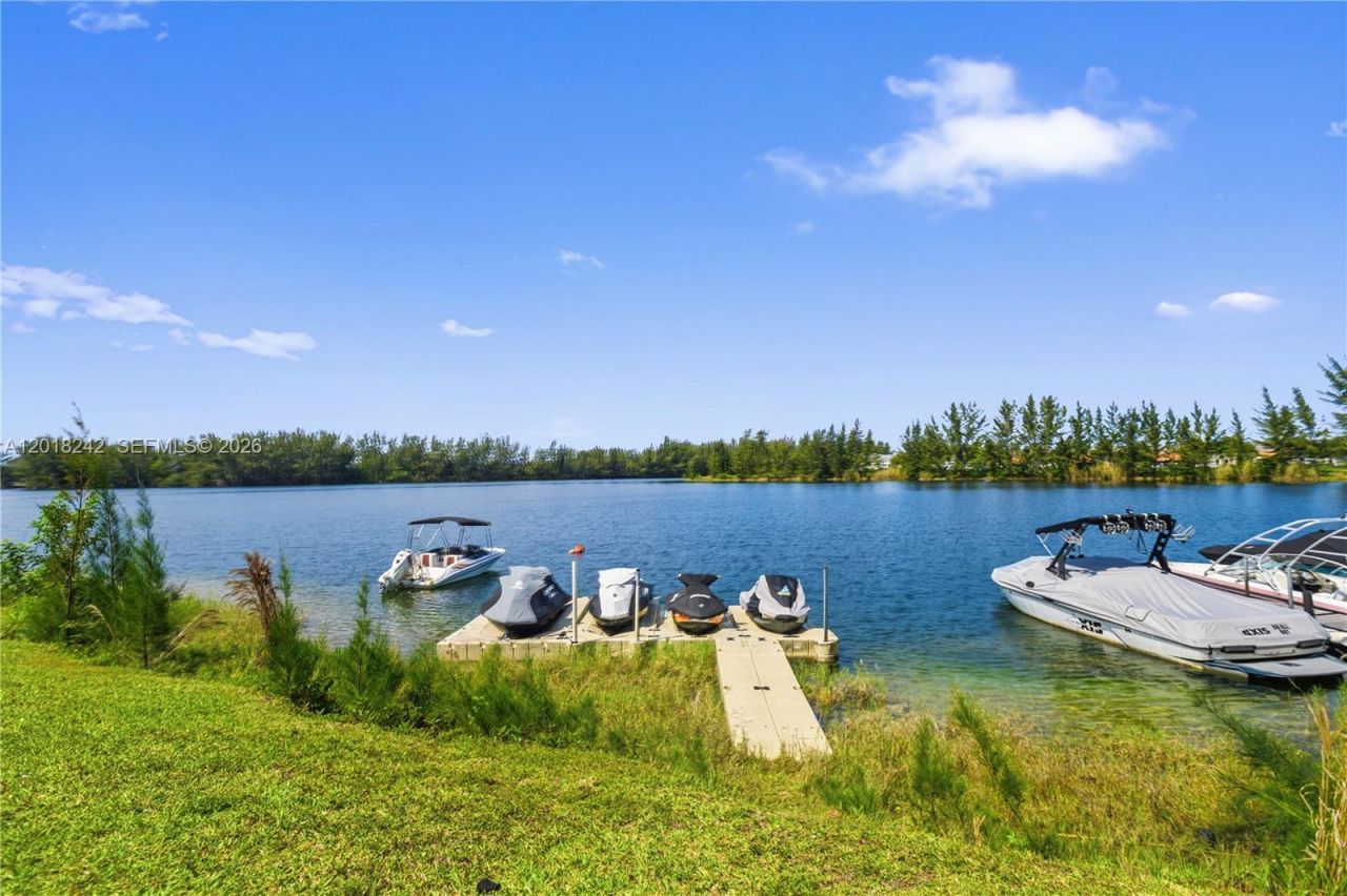 4065 Crystal Lake Dr, Deerfield Beach, FL 33064 Photo