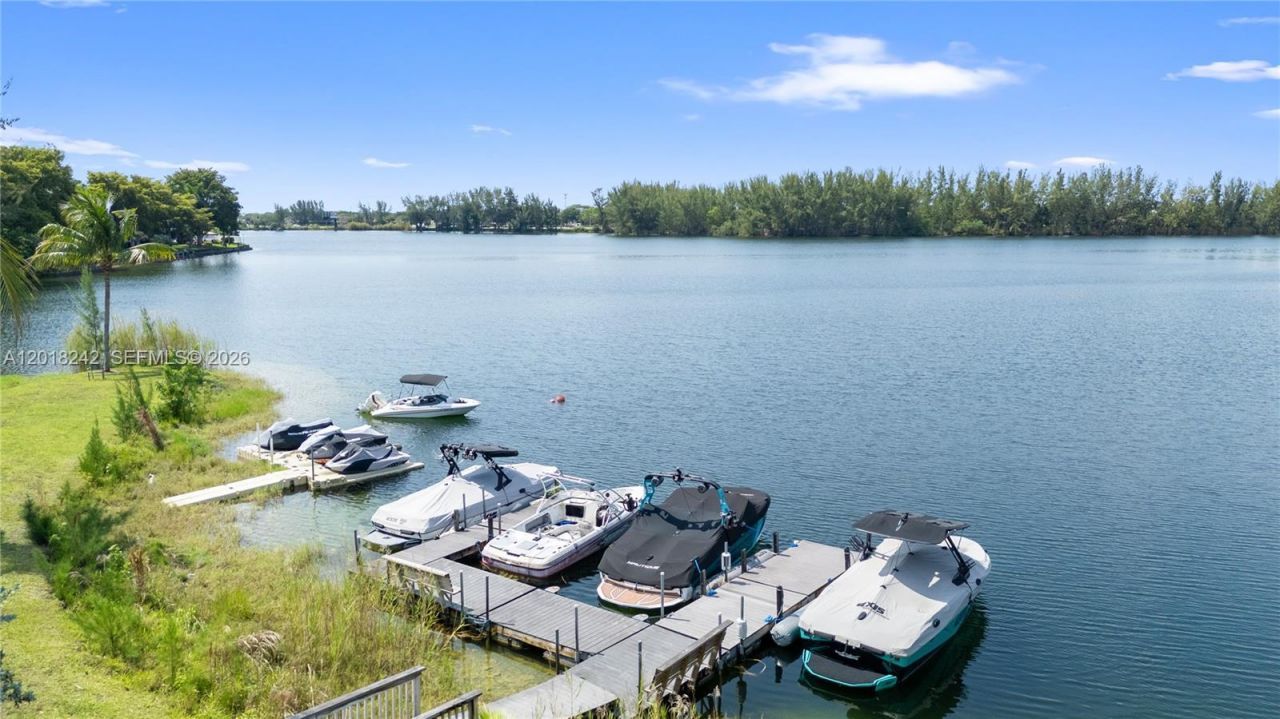4065 Crystal Lake Dr, Deerfield Beach, FL 33064 Photo