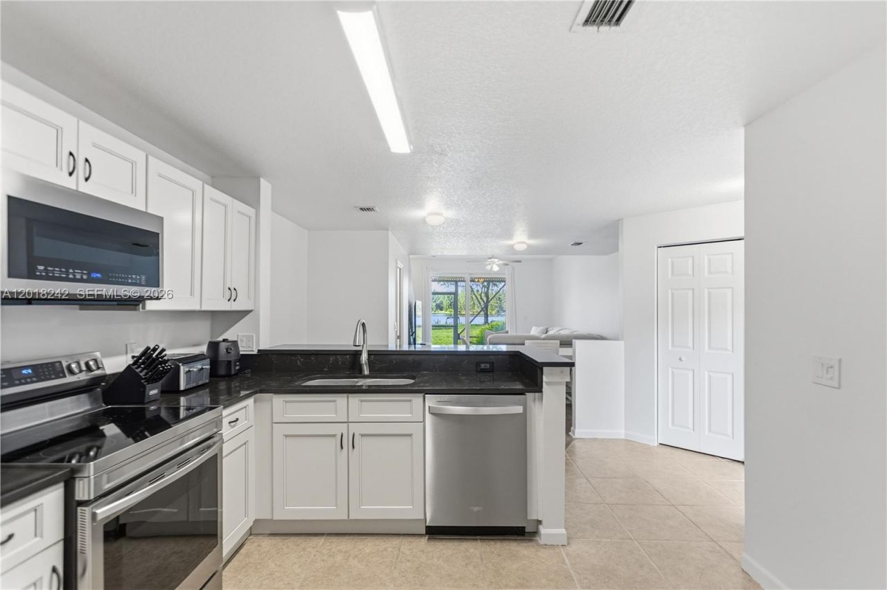 4065 Crystal Lake Dr, Deerfield Beach, FL 33064 Photo
