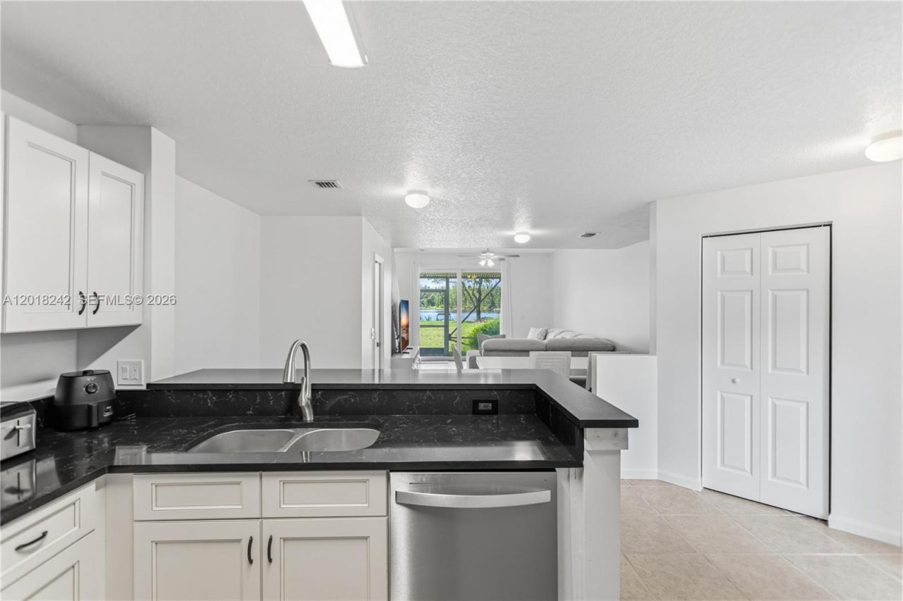 4065 Crystal Lake Dr, Deerfield Beach, FL 33064 Photo