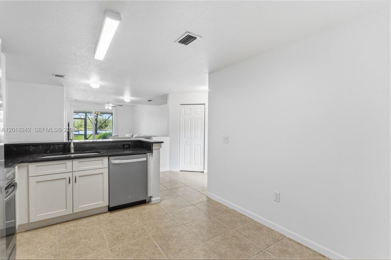 4065 Crystal Lake Dr, Deerfield Beach, FL 33064 Photo