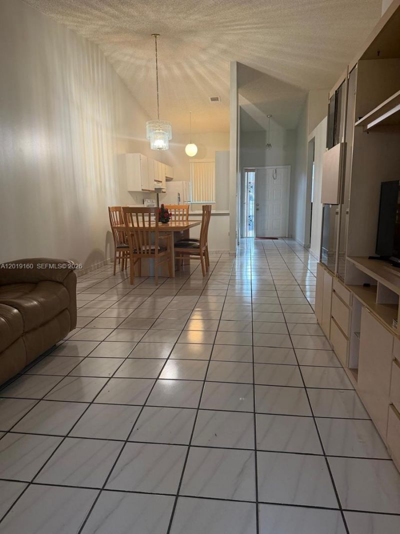 6725 NW 188th Ter, Hialeah, FL 33015 Photo