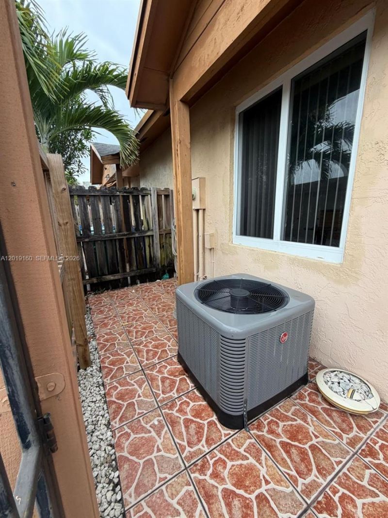6725 NW 188th Ter, Hialeah, FL 33015 Photo