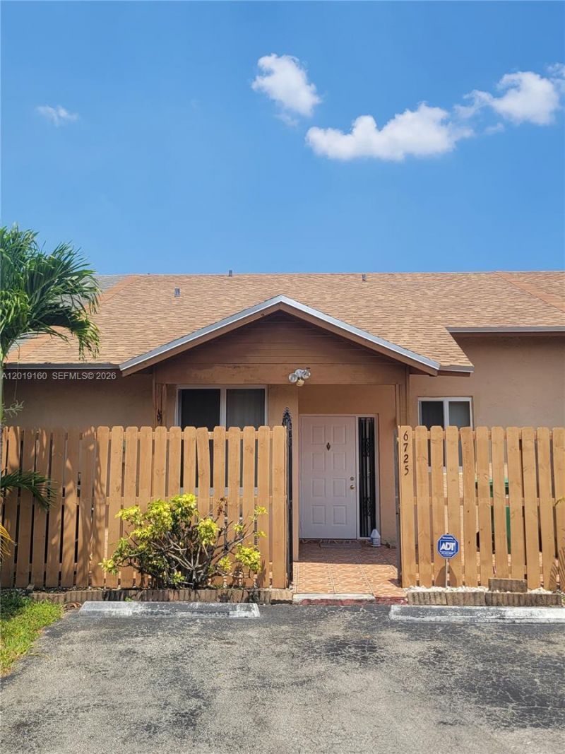 6725 NW 188th Ter, Hialeah, FL 33015 Photo
