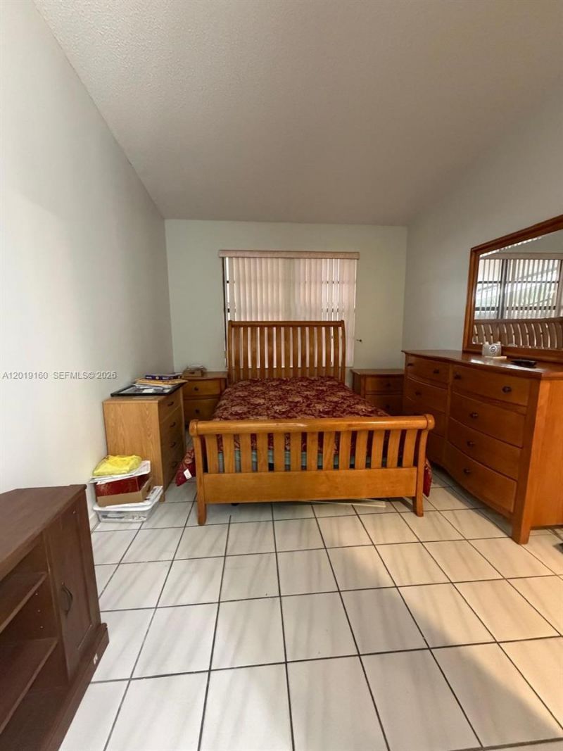 6725 NW 188th Ter, Hialeah, FL 33015 Photo