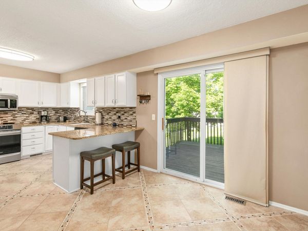 6814 NW 56th Street, Johnston, IA 50131