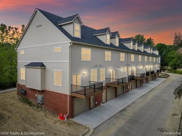 506 Village Lane, Milford Vlg, MI 48381