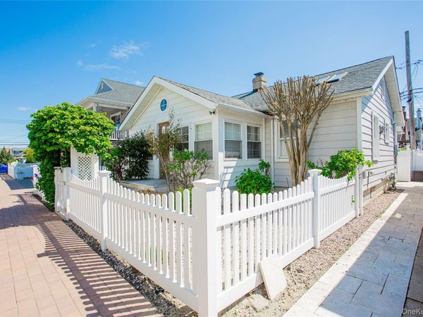 16 June Walk, Long Beach, NY 11561