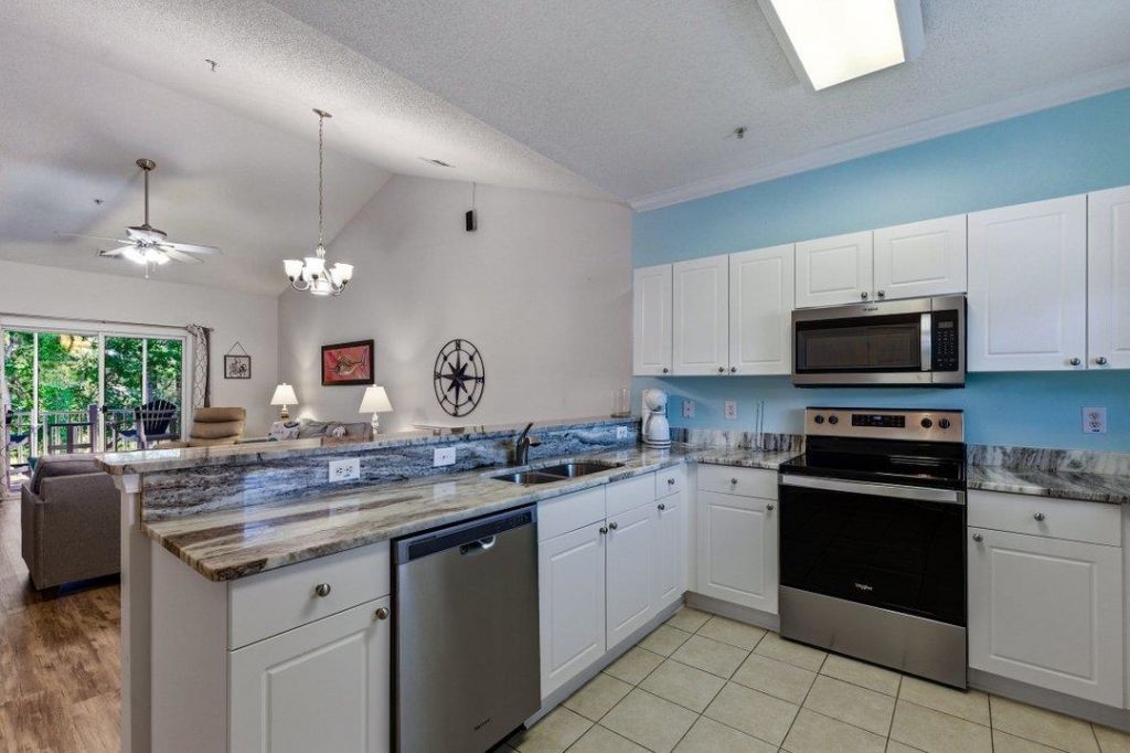 6253 Catalina Dr. Photo 4