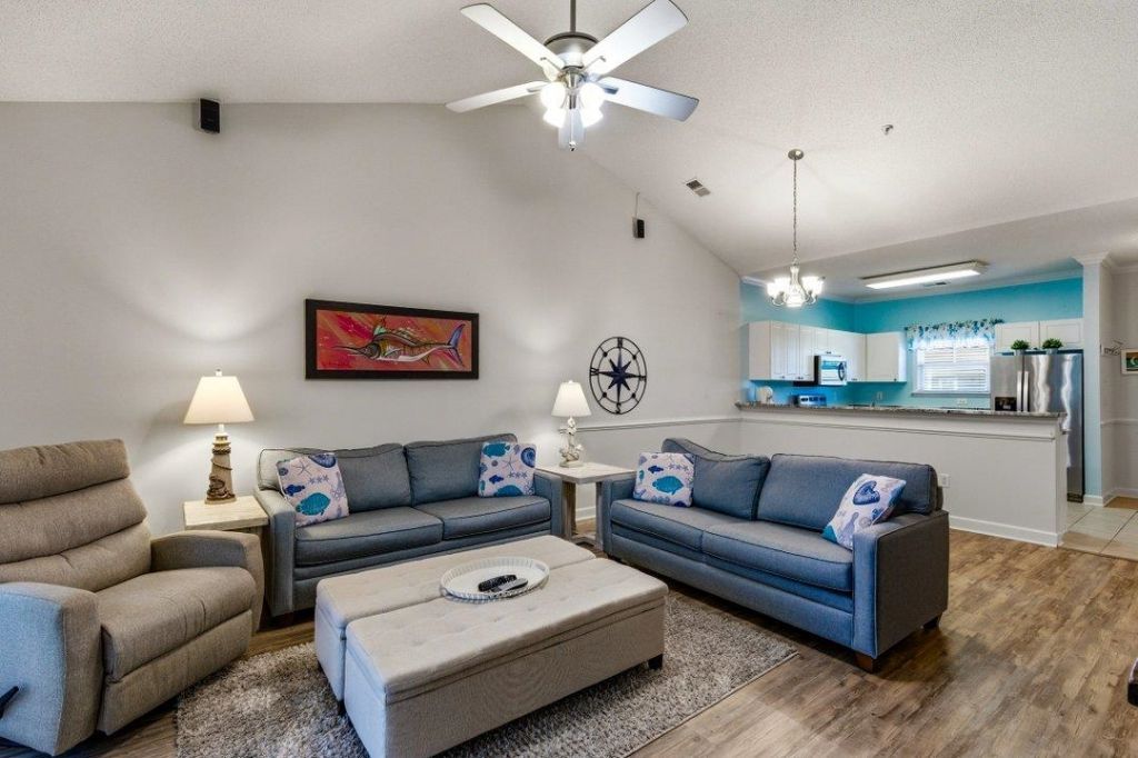 6253 Catalina Dr. Photo 8