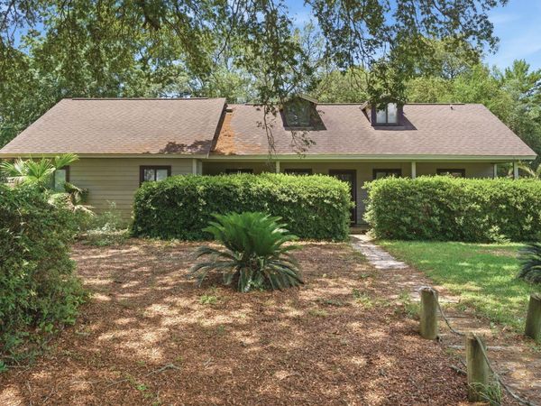 2725 Sherwood Drive, Navarre, FL 32566