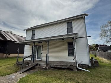177 East Street, Lore City, OH 43755