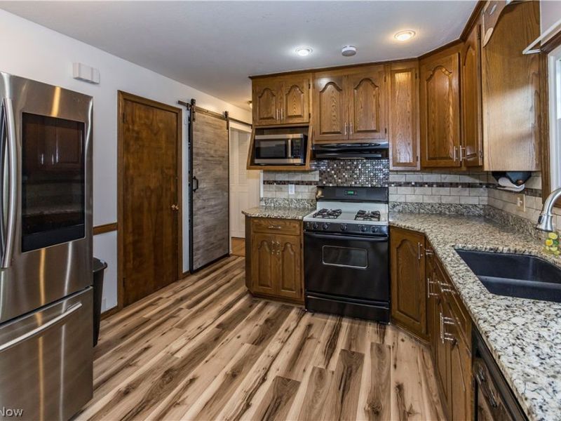 537 Eric Drive, Tallmadge, OH 44278 Photo 10