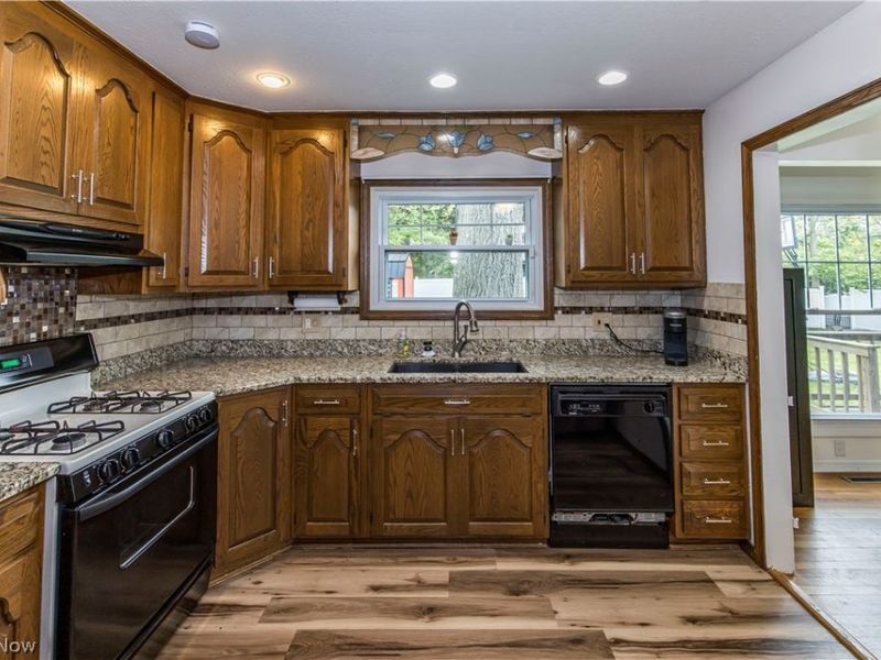 537 Eric Drive, Tallmadge, OH 44278 Photo 11