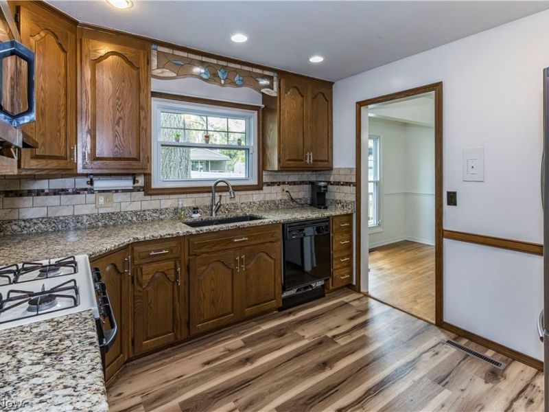 537 Eric Drive, Tallmadge, OH 44278 Photo 12