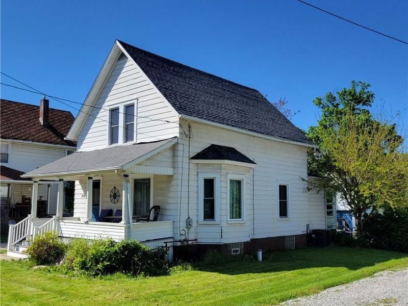 349 W Maple Street, Hartville, OH 44632 Photo 2
