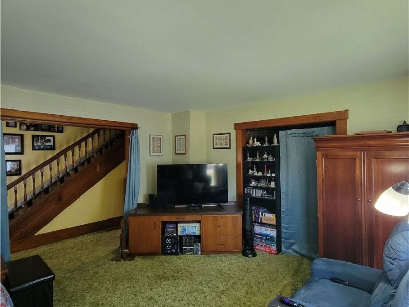 349 W Maple Street, Hartville, OH 44632 Photo 4