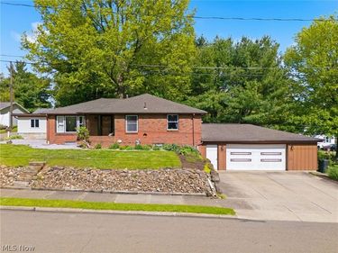 330 Tuscarawas Street NE, Navarre, OH 44662