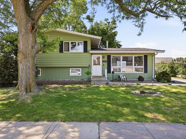 2765 1st Avenue, Marion, IA 52302