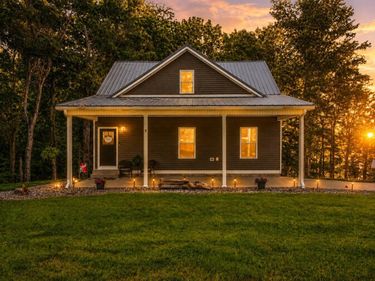 777 Beaver Point Road , Glasgow, KY 42141