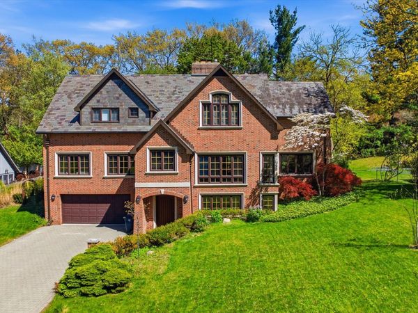 1041 Heather Way, Ann Arbor, MI 48104