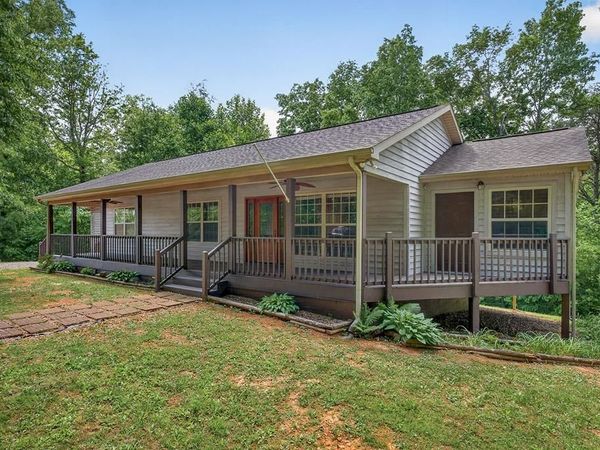 506 Deer Ridge Rd, Byrdstown, TN 38549