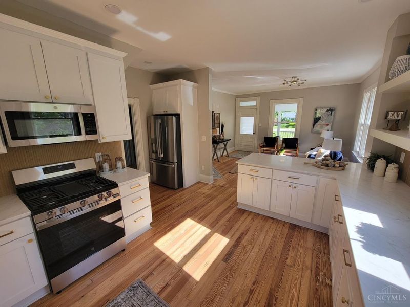 103 W Sharon Road, Glendale, OH 45246 Photo 6