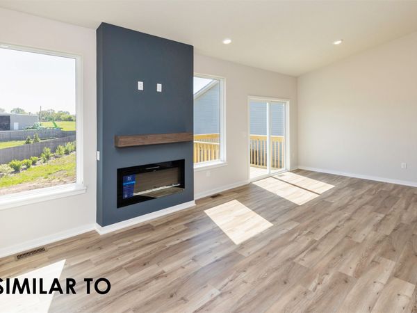 1100 Featherstone Avenue NE, Bondurant, IA 50035