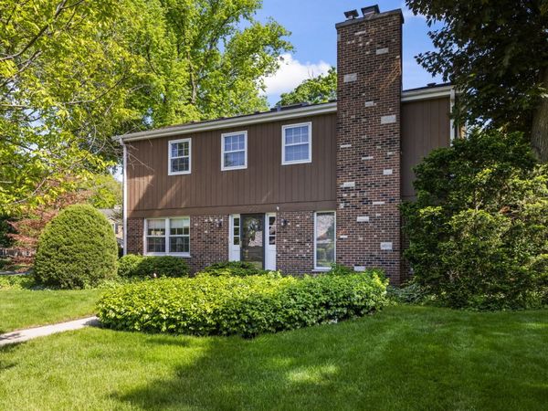 512 S Bristol Lane , Arlington Heights, IL 60005