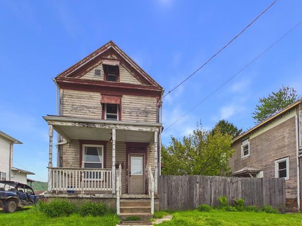 442 Clinton Avenue, Moundsville, WV 26041