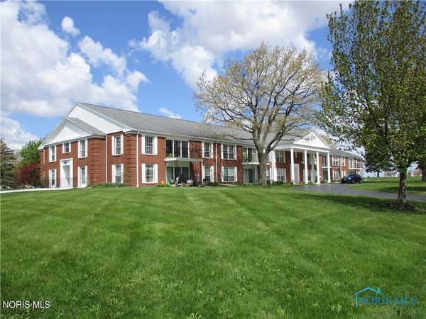 425 W Ridge Drive , Fostoria, OH 44830