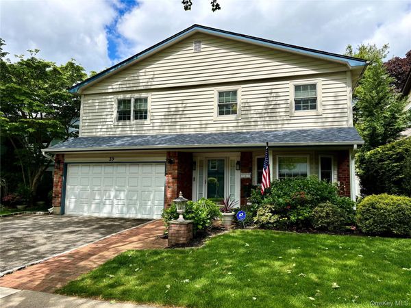 39 Marlin Lane , Port Washington, NY 11050
