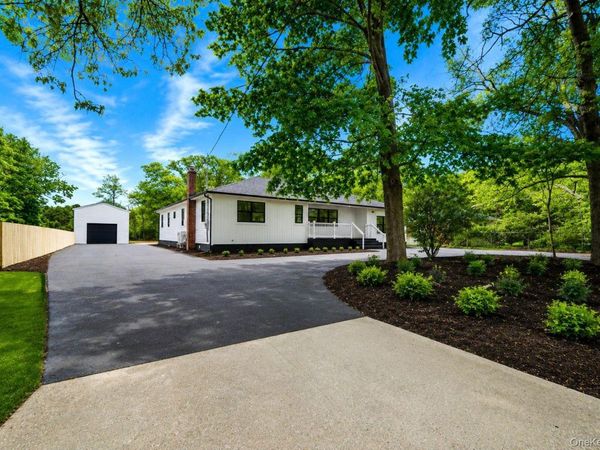 329 Railroad Avenue , Center Moriches, NY 11934