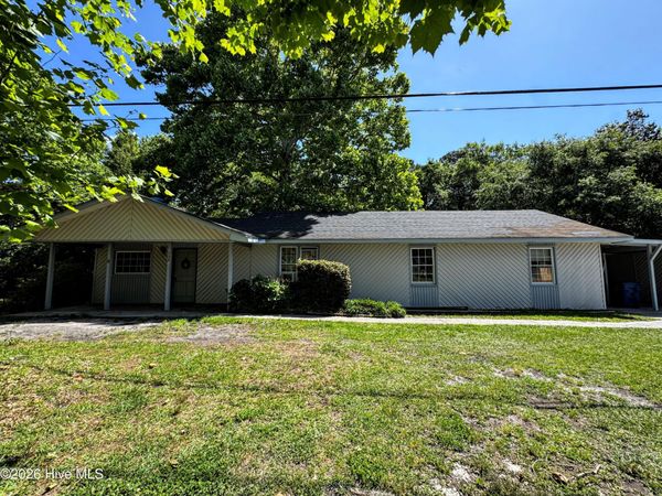 739 Sloop Point Road , Hampstead, NC 28443