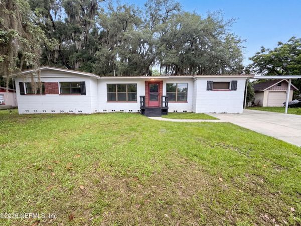 2020 CHERRY Lane, Palatka, FL 32177