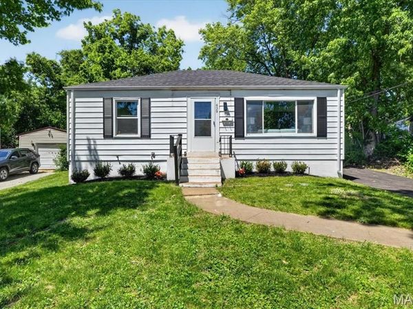 439 E Elliott Avenue , Kirkwood, MO 63122