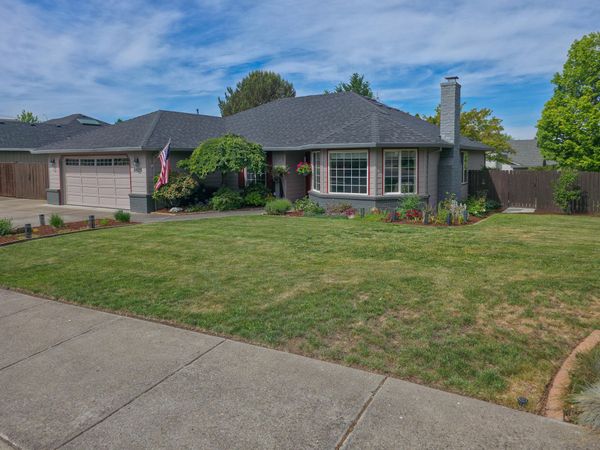 5625 Cherry Lane, Medford, OR 97504