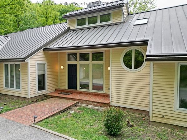 8 Quail Cove Road, Charleston, WV 25314
