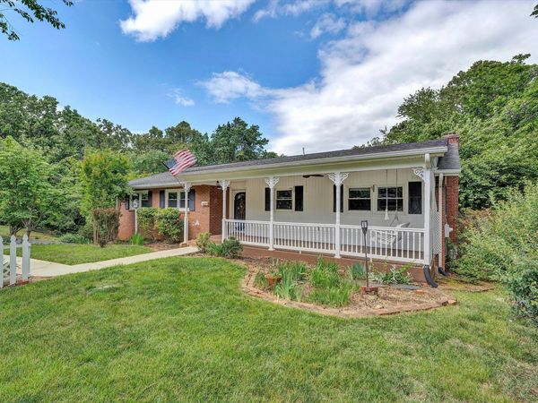 63 Dogwood LN, Troutville, VA 24175