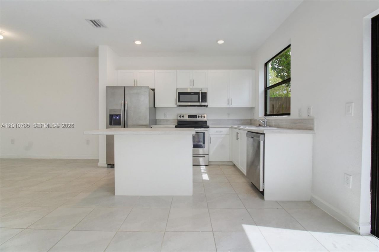 21035 NE 8th Ave , Miami, FL 33179 Photo