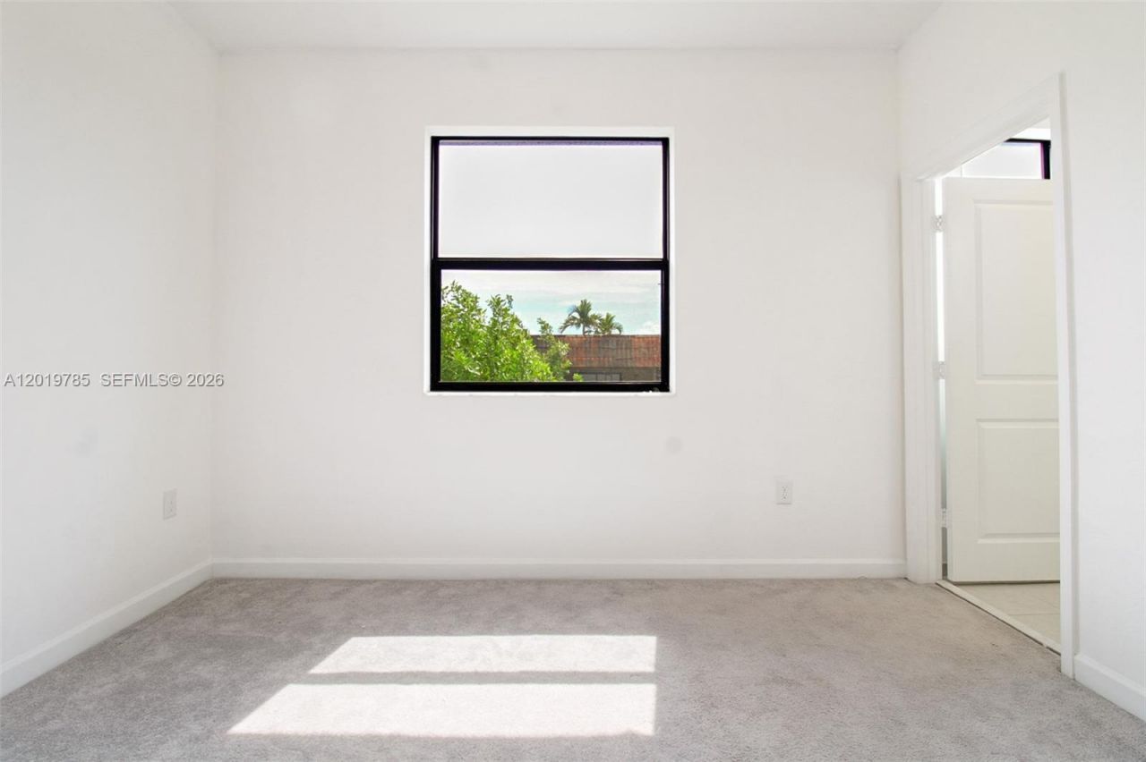 21035 NE 8th Ave , Miami, FL 33179 Photo