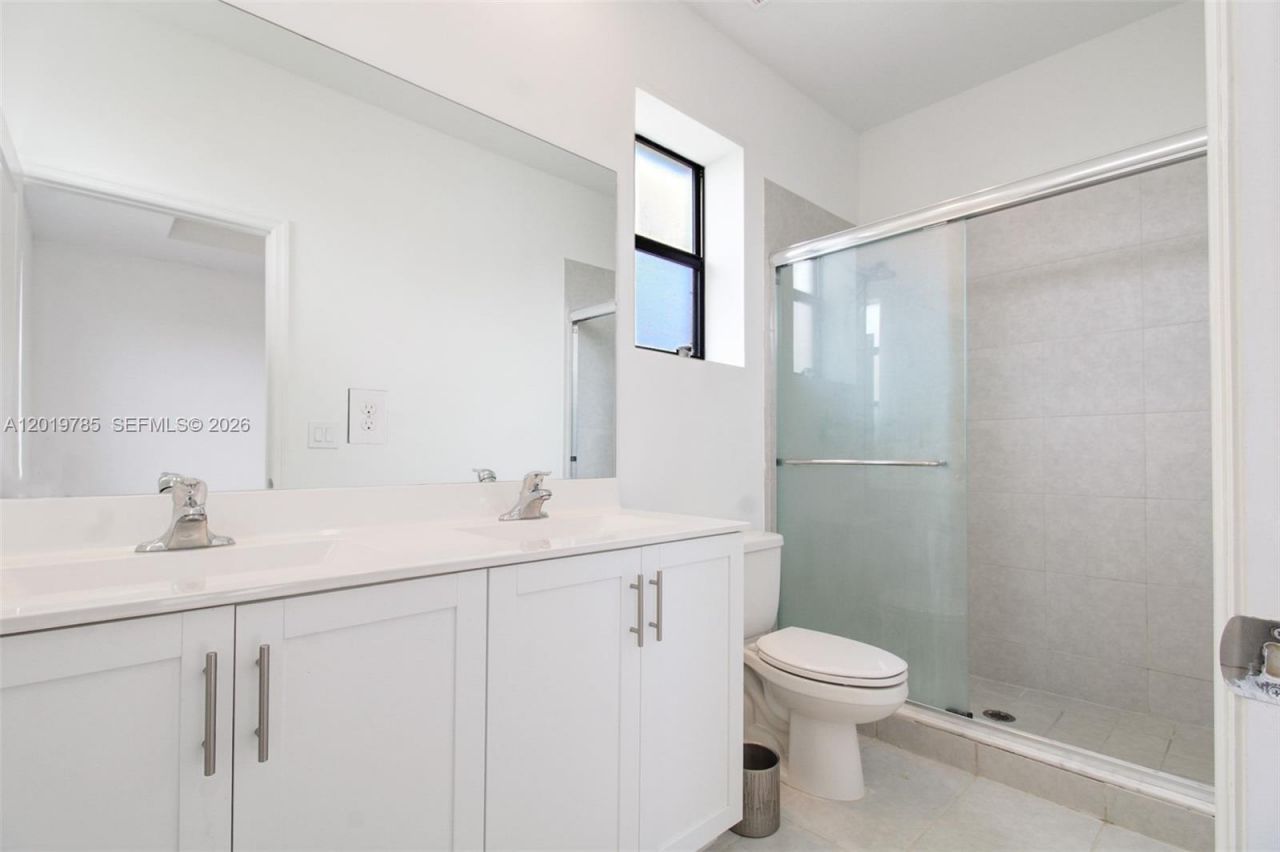 21035 NE 8th Ave , Miami, FL 33179 Photo