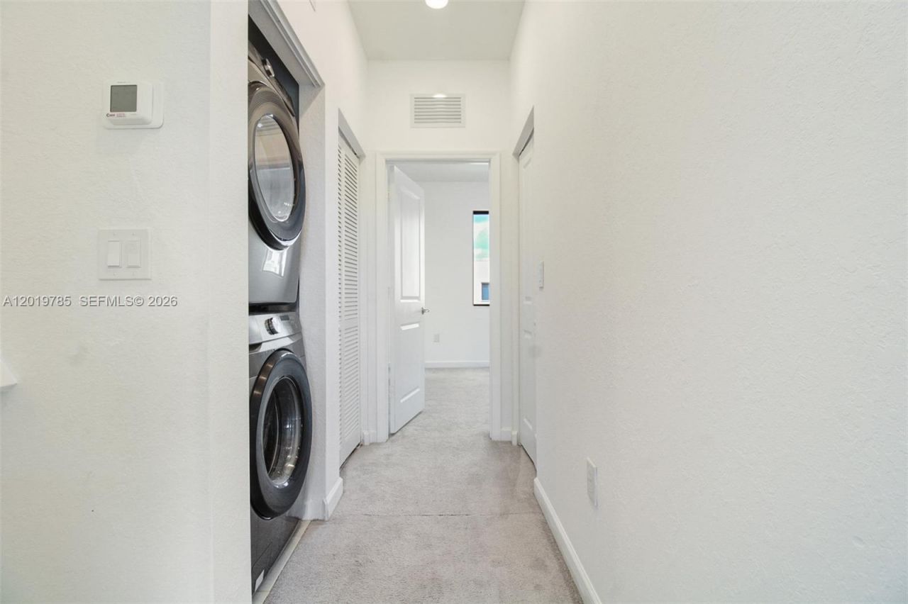 21035 NE 8th Ave , Miami, FL 33179 Photo