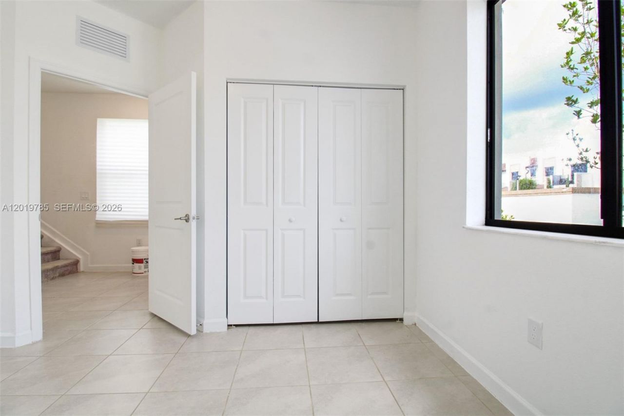 21035 NE 8th Ave , Miami, FL 33179 Photo