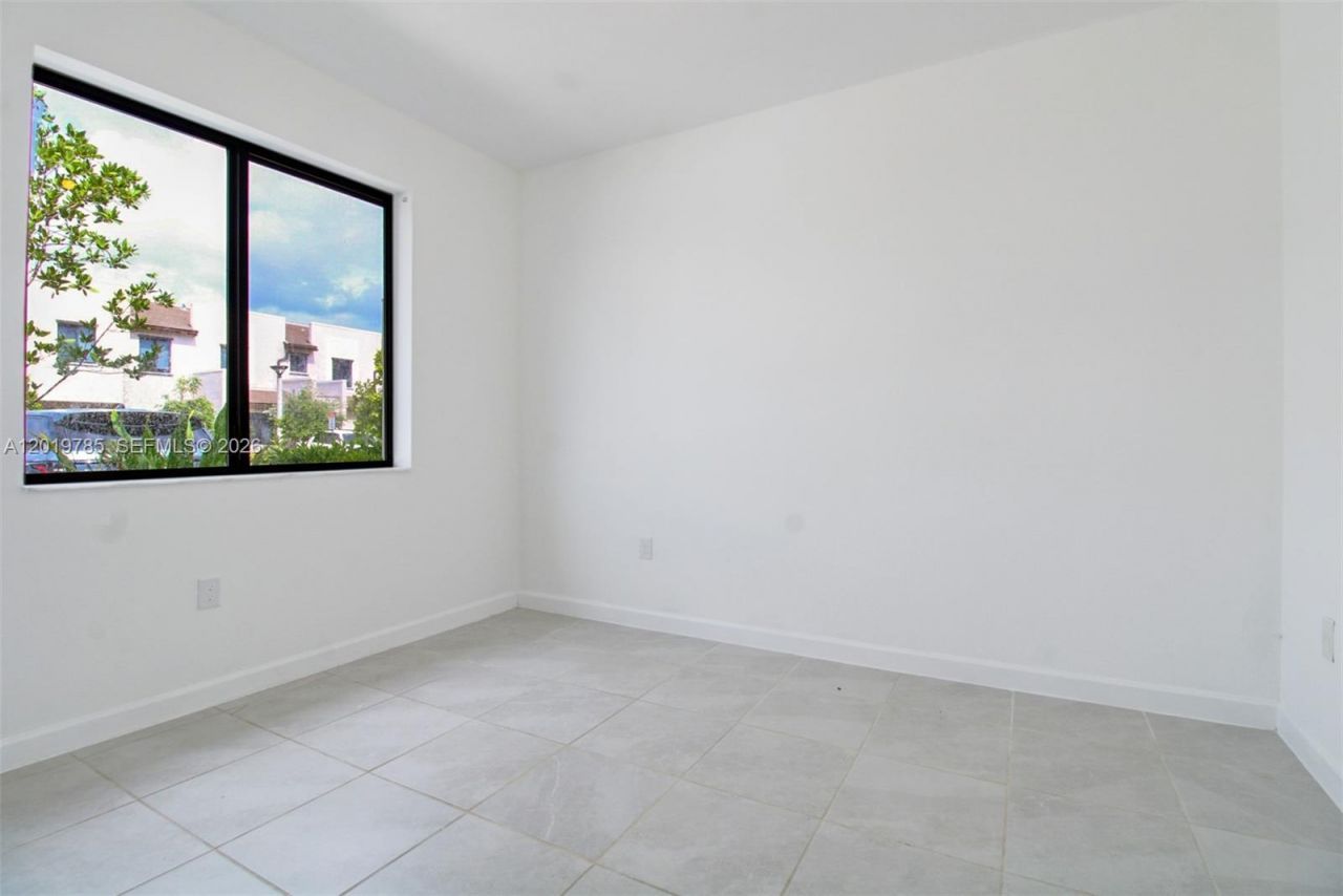 21035 NE 8th Ave , Miami, FL 33179 Photo